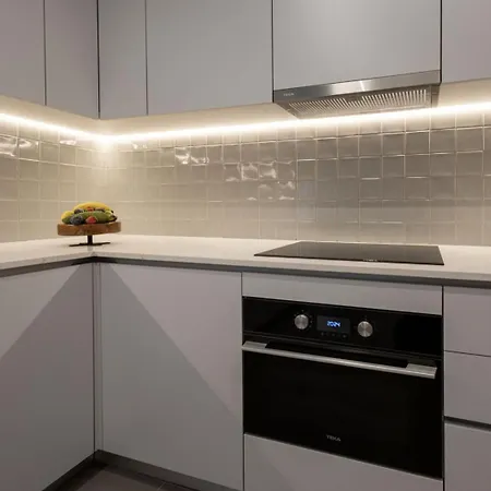 Cathedral Apartment *