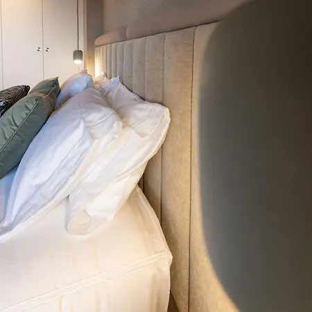 Cathedral Apartment *