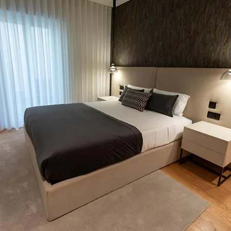 Cathedral Apartment *